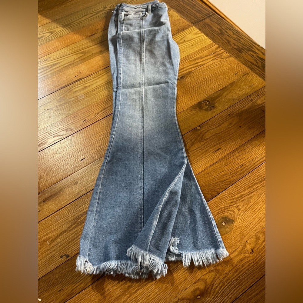 Kancan bell bottom stretchy jeans, never worn, size 30